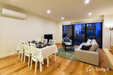 Tomkins Townhouse - Accommodation Port Macquarie 0