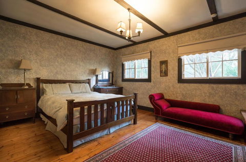 Walhalla Coach House - Accommodation Port Macquarie 5