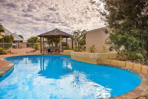 Osprey Holiday Village Unit 114 Gorgeous 3 Bedroom Holiday Villa With A Pool In The Complex - Accommodation Port Macquarie 4