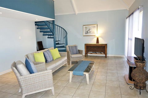Osprey Holiday Village Unit 114 Gorgeous 3 Bedroom Holiday Villa With A Pool In The Complex - Accommodation Port Macquarie 3