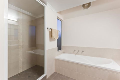 Osprey Holiday Village Unit 105 Tranquil 3 Bedroom Holiday Villa With A Pool In The Complex - Accommodation Port Macquarie 7