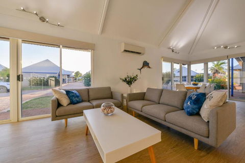 Osprey Holiday Village Unit 106 Trendy 3 Bedroom Holiday Villa With A Pool In The Complex - Accommodation Port Macquarie 7