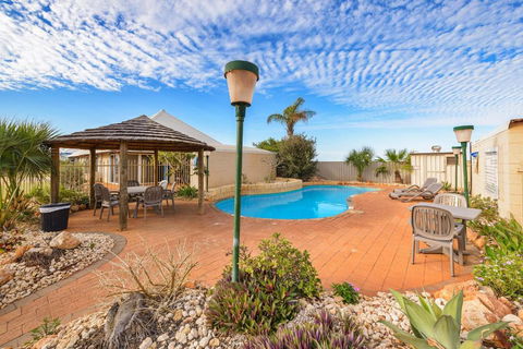 Osprey Holiday Village Unit 106 Trendy 3 Bedroom Holiday Villa With A Pool In The Complex - Accommodation Port Macquarie 3