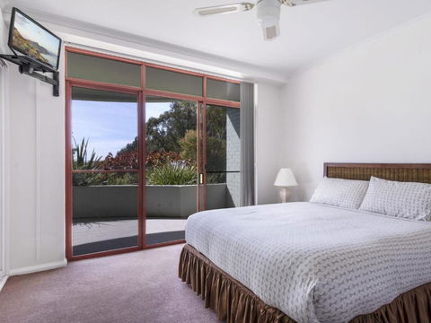 Mitchell Pde 2 / 1a Fathoms - Accommodation Port Macquarie 3
