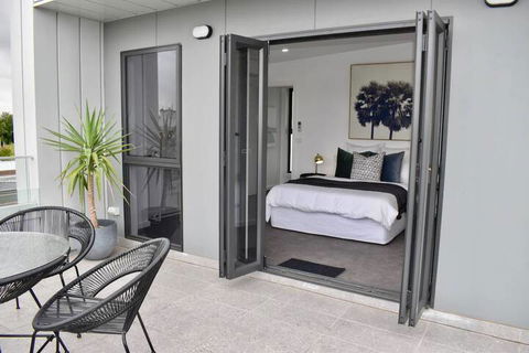 Brand New 2 Bed Apartment With Stunning City Views - Accommodation Port Macquarie 4