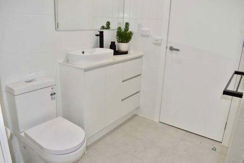 Brand New 2 Bed Apartment With Stunning City Views - Accommodation Port Macquarie 2