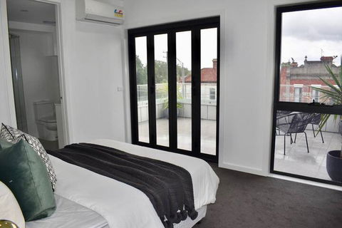 Brand New 2 Bed Apartment With Stunning City Views - Accommodation Port Macquarie 6