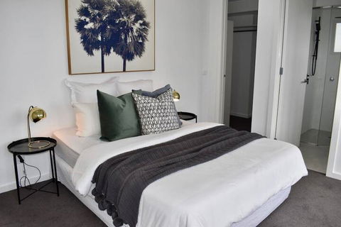 Brand New 2 Bed Apartment With Stunning City Views - Accommodation Port Macquarie 3