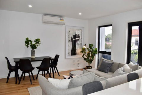 Brand New 2 Bed Apartment With Stunning City Views - Accommodation Port Macquarie 5