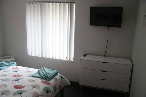 Warnbro Beach Family Accommodation - Accommodation Port Macquarie 4