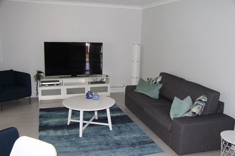 Warnbro Beach Family Accommodation - Accommodation Port Macquarie 6