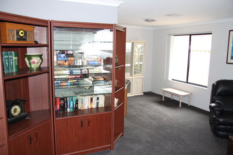 Warnbro Beach Family Accommodation - Accommodation Port Macquarie 3