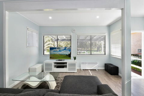 Lakeside Cabin & House - Accommodation Port Macquarie 5