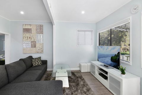 Lakeside Cabin & House - Accommodation Port Macquarie 6