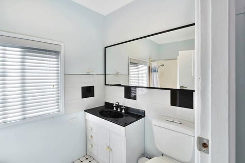 Lakeside Cabin & House - Accommodation Port Macquarie 4