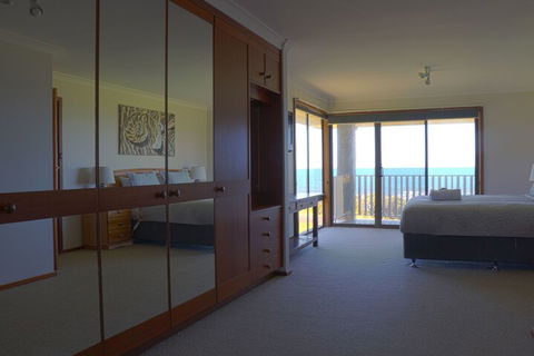 Augusta Beachfront Accommodation - Accommodation Port Macquarie 6