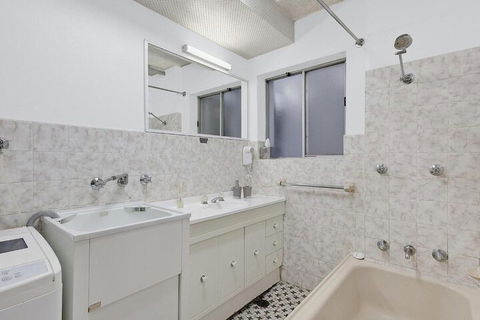 Dolphin Court 5 - Accommodation Port Macquarie 2