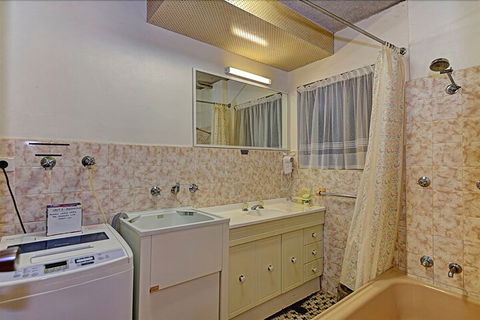 Dolphin Court 5 - Accommodation Port Macquarie 4