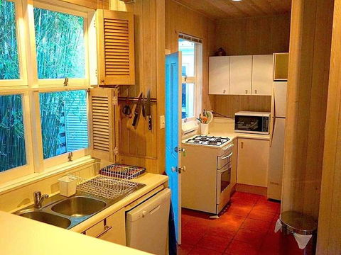 Wisteria Cottage On The Lagoon / Beach - Accommodation Port Macquarie 5