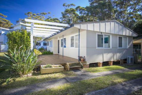 MOLLYMOOK BEACH COTTAGE - Accommodation Port Macquarie 3