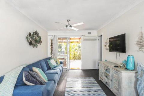 MOLLYMOOK BEACH COTTAGE - Accommodation Port Macquarie 4