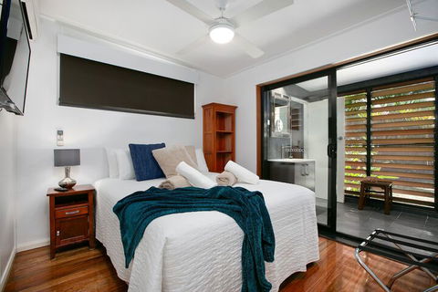 Tropical 3 Bedroom House, Pool Plus 4th Bedroom Bungalow - Accommodation Port Macquarie 7
