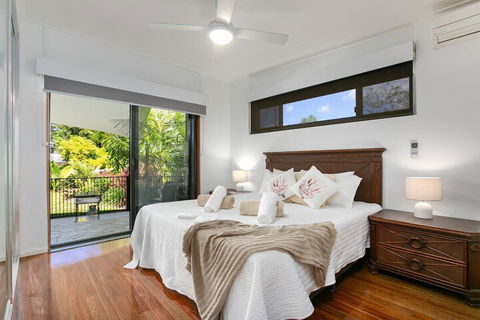 Tropical 3 Bedroom House, Pool Plus 4th Bedroom Bungalow - Accommodation Port Macquarie 6
