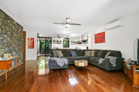 Tropical 3 Bedroom House, Pool Plus 4th Bedroom Bungalow - Accommodation Port Macquarie 1