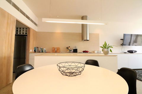 Inspired Designer Carlton North Terrace - Rejuvenate Stays - Accommodation Port Macquarie 6