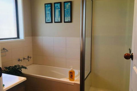 QUEEN BEDROOM FRIENDLY HOME PORTLAND - Accommodation Port Macquarie 3