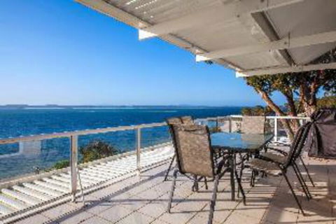 3 Bedroom House Classic View 2 / 49 Victoria Parade FREE WIFI - Accommodation Port Macquarie 0