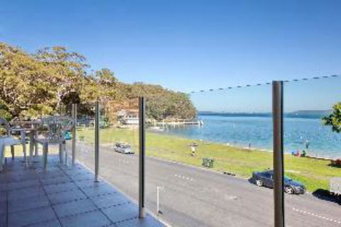 2 Bedroom Apartment Little Hut Unit 3 20 Kurrawa Close - Accommodation Port Macquarie 0