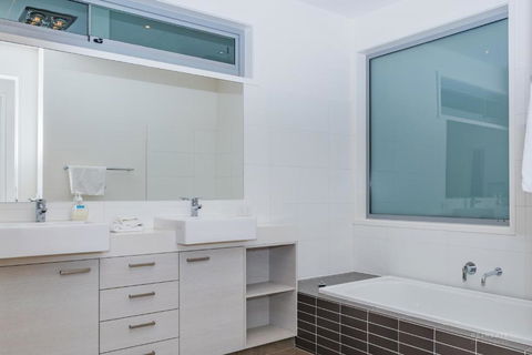 10 Sands Bvd - Accommodation Port Macquarie 5