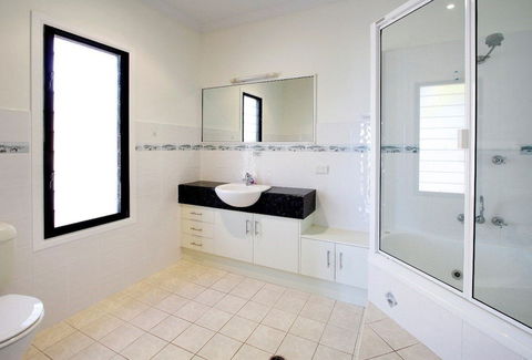 Hideaway Retreat Beach House With Pool - Accommodation Port Macquarie 5