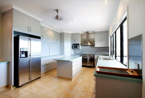 Hideaway Retreat Beach House With Pool - Accommodation Port Macquarie 3
