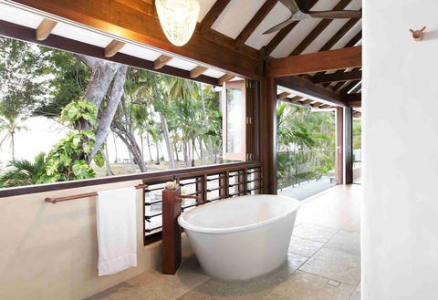 Spice At Oak Absolute Oceanfront House - Accommodation Port Macquarie 5
