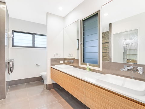 Adelong - Accommodation Port Macquarie 5