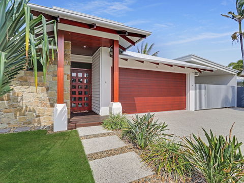 Adelong - Accommodation Port Macquarie 0