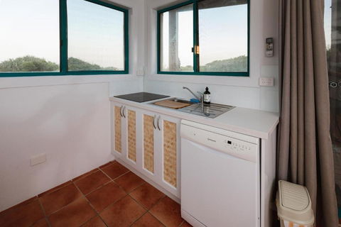 White Waves On The Beach - Accommodation Port Macquarie 6