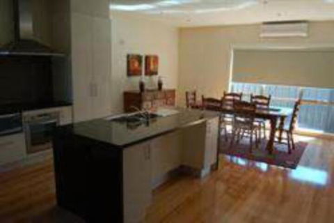 Track 4 - Accommodation Port Macquarie 2