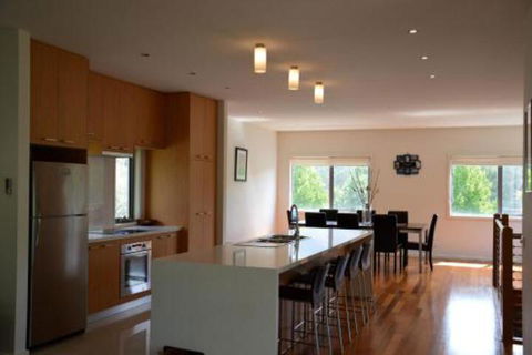 Track 4 - Accommodation Port Macquarie 0