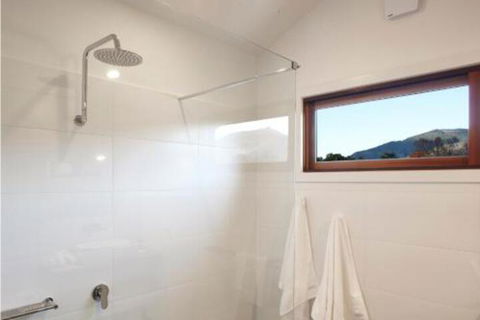 MounTin Hut Central Bright - Accommodation Port Macquarie 2