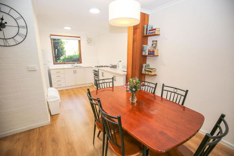 Cedar Holiday Units Apartment 5 - Accommodation Port Macquarie 1