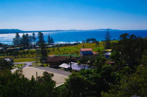 Barrels Beach House 28 Dulconghi Street - Accommodation Port Macquarie 4