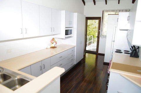 Barrels Beach House 28 Dulconghi Street - Accommodation Port Macquarie 6