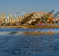 Oaks The Entrance Waterfront Suites - Accommodation Port Macquarie