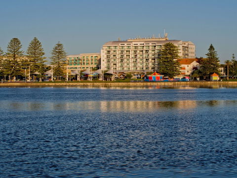 Oaks The Entrance Waterfront Suites - Accommodation Port Macquarie 0