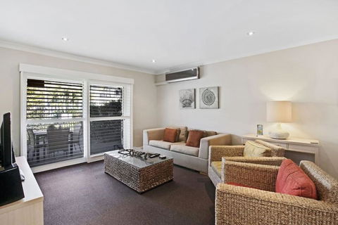Pacific Blue Pool Spa & More Available In Complex! - Accommodation Port Macquarie 2