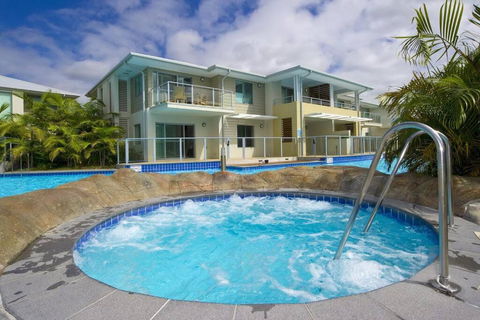 Pacific Blue Pool Spa & More Available In Complex! - Accommodation Port Macquarie 1
