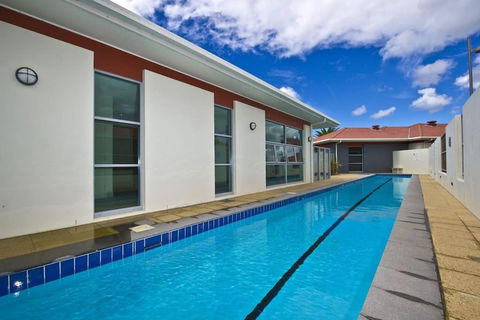 Pacific Blue Pool Spa & More Available In Complex! - Accommodation Port Macquarie 5